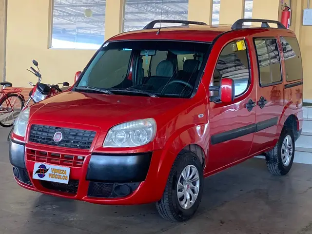 Carro Fiat Doblò 2017 Essence 1.8 7L (Flex)