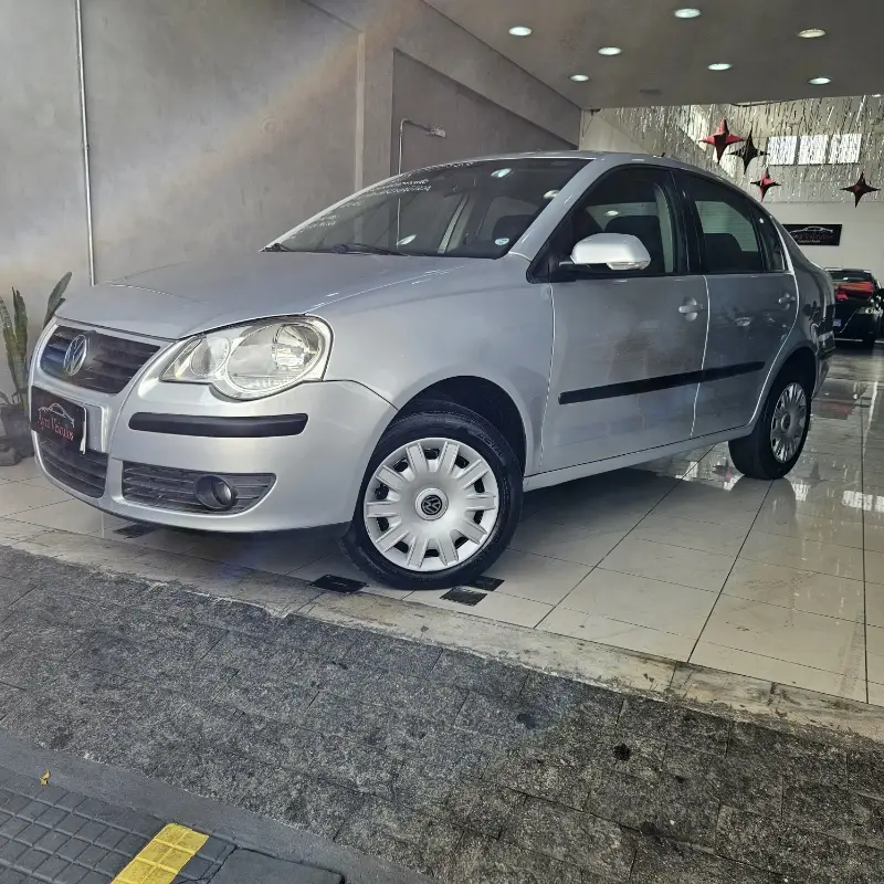 Volkswagen Polo Sedan 1.6 8V (Flex)