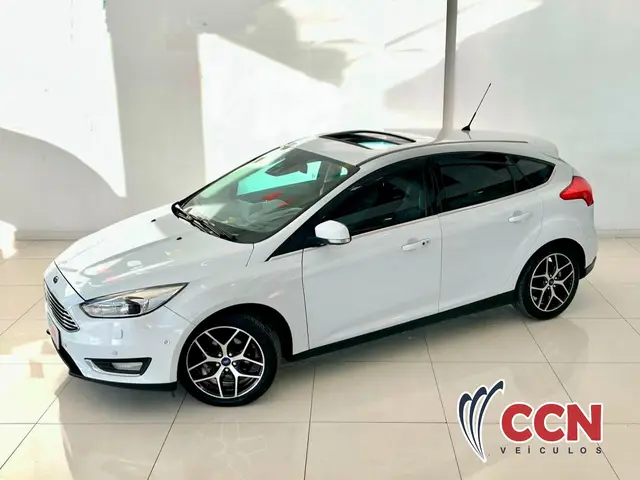 Carro Ford Focus Hatch 2016 Titanium Plus 2.0 PowerShift