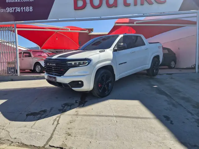Carro RAM Rampage 2024 R/T 2.0 Turbo