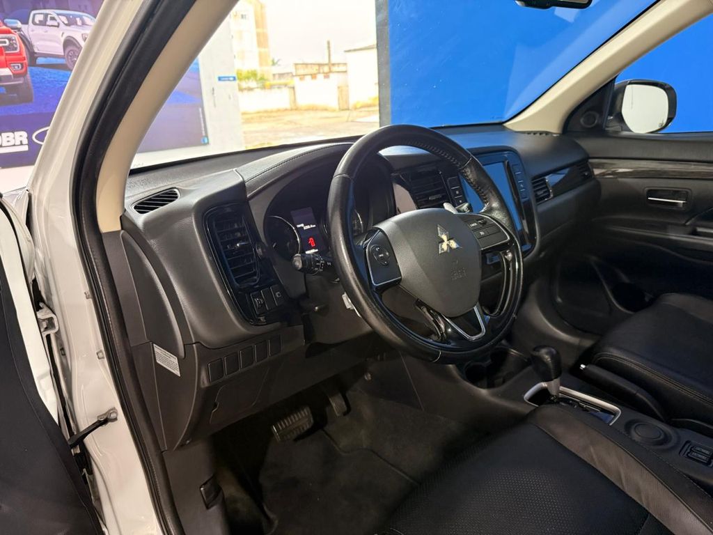 Outlander 2.0 16V CVT