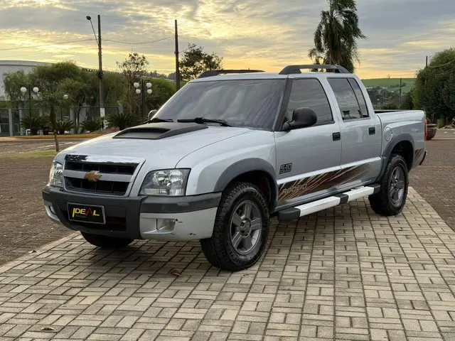 Carro Chevrolet S10 Cabine Dupla 2011 S10 Rodeio 2.4 Flexpower 4X2 (Cab Dupla)
