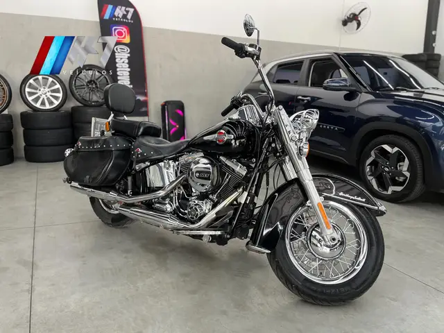 Carro Harley-Davidson Softail 2017 Heritage Classic
