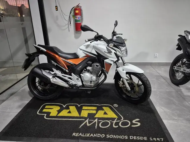 Carro Honda CB 250F Twister 2017 Standard