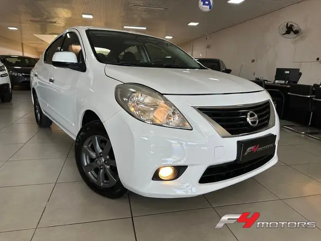 Carro Nissan Versa 2014 1.6 16V SL (Flex)
