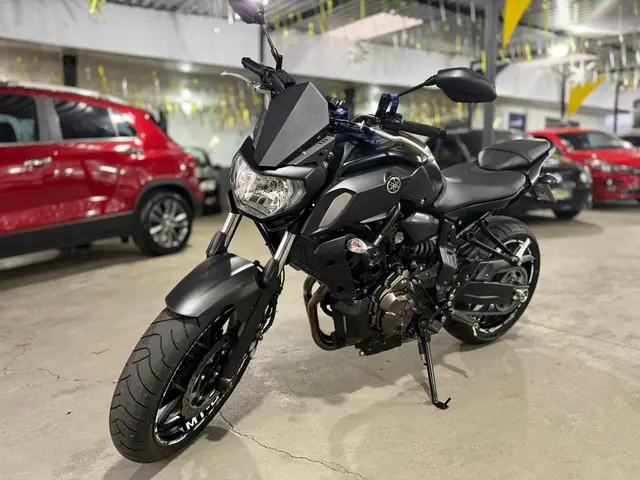Carro Yamaha MT-07 2024 ABS