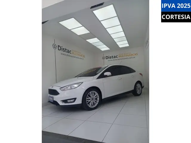 Carro Ford Focus Hatch 2017 SE Plus 2.0 PowerShift