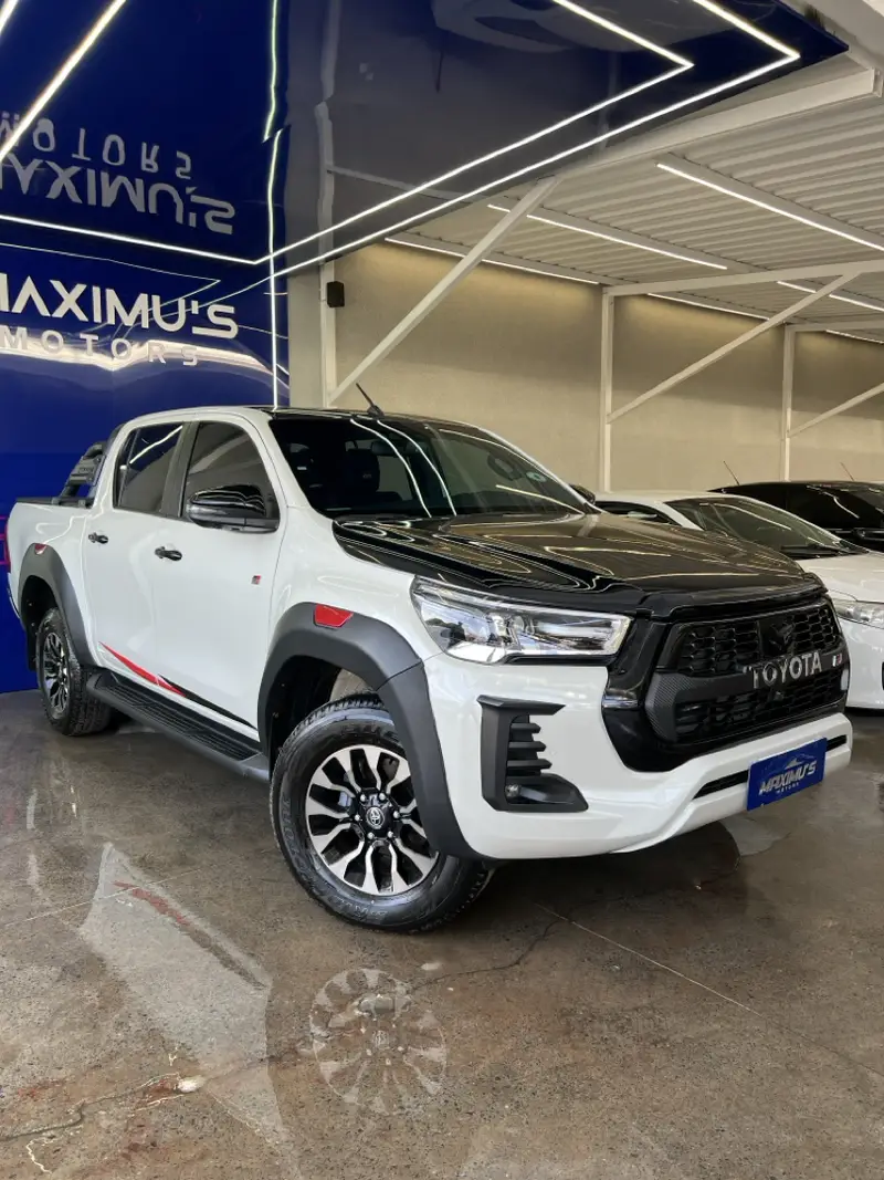 Toyota Hilux Cabine Dupla GR-S 4x4 2.8 TDI Dies. Aut.