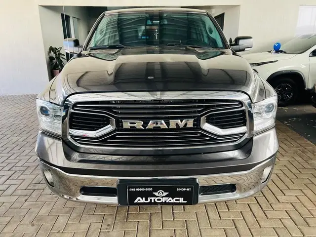 Carro RAM Classic 2023 Laramie 5.7