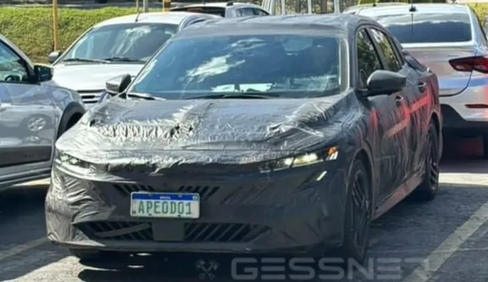 Apesar da camuflagem, nova geração começou a dar as caras, motorização ainda é um mistério