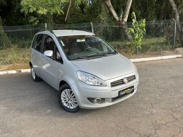 Carro Fiat Idea 2012 Attractive 1.4 8V (Flex)