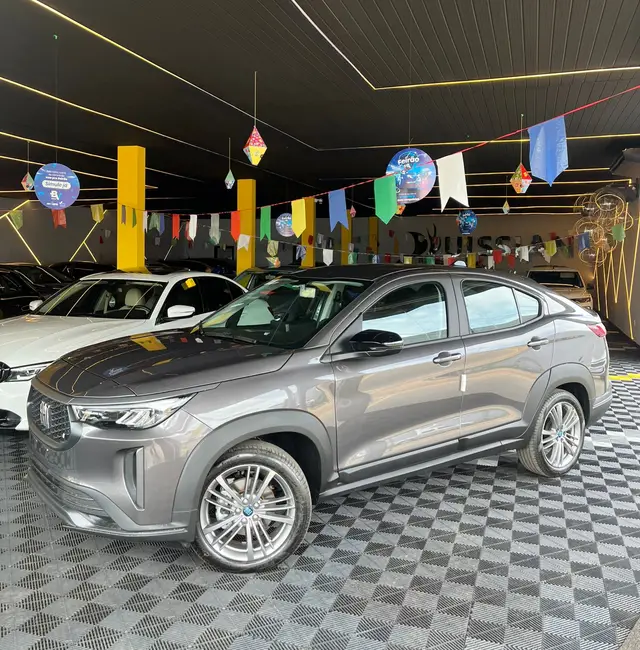 Carro Fiat Fastback 2025 Turbo 200