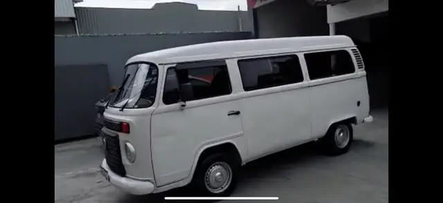 Carro Volkswagen Kombi 2013 Lotação 1.4 (Flex)