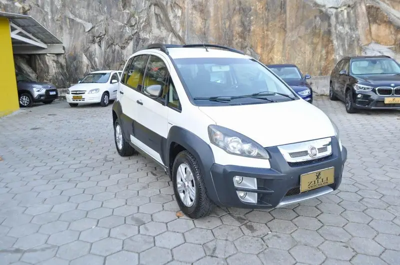 Fiat Idea Adventure 1.8 16V Dualogic (Flex)