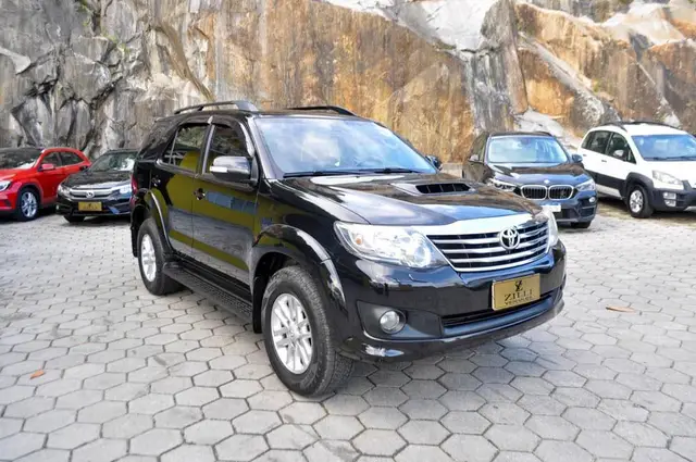 Carro Toyota Hilux SW4 2013 SRV 3.0 4X4 (7 Lugares)