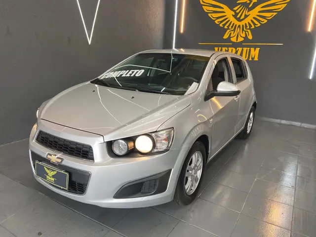 Carro Chevrolet Sonic 2014 Hatch LT 1.6