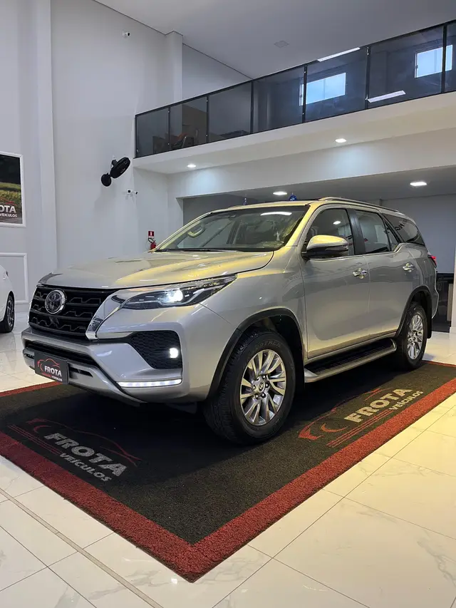 Carro Toyota SW4 2024 SRX 2.8 Turbodiesel 4x4 (Aut.) (7 Lugares)