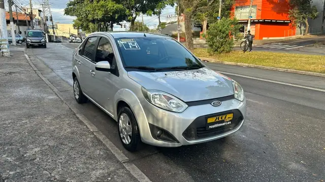 Carro Ford Fiesta Sedan 2014 SE Plus 1.6 RoCam (Flex)