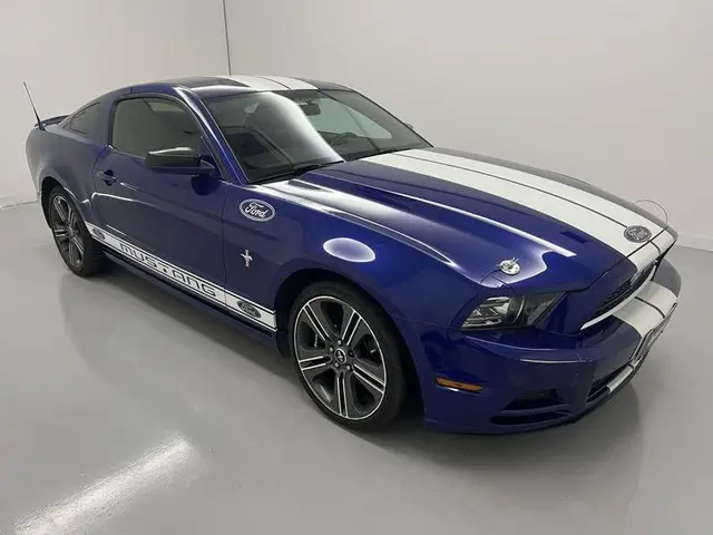 Carro Ford Mustang 2013 3.7 V6