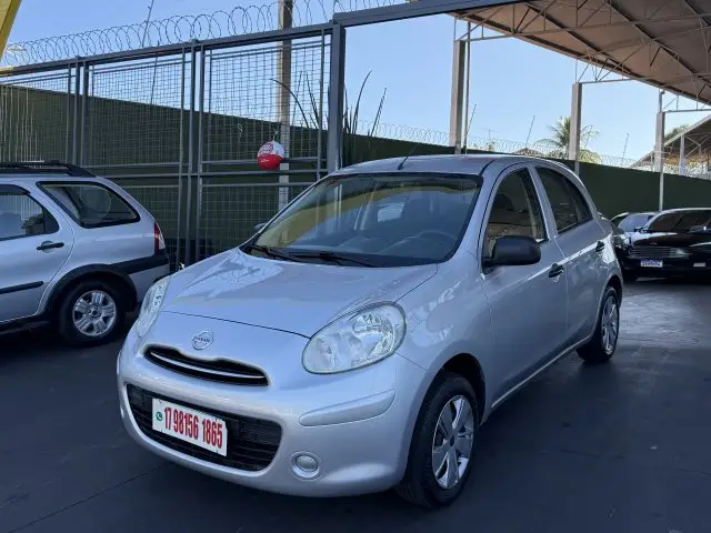 Carro Nissan March 2012 1.0 16V S (Flex)