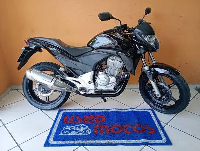 Carro Honda CB 300R 2015 Standard