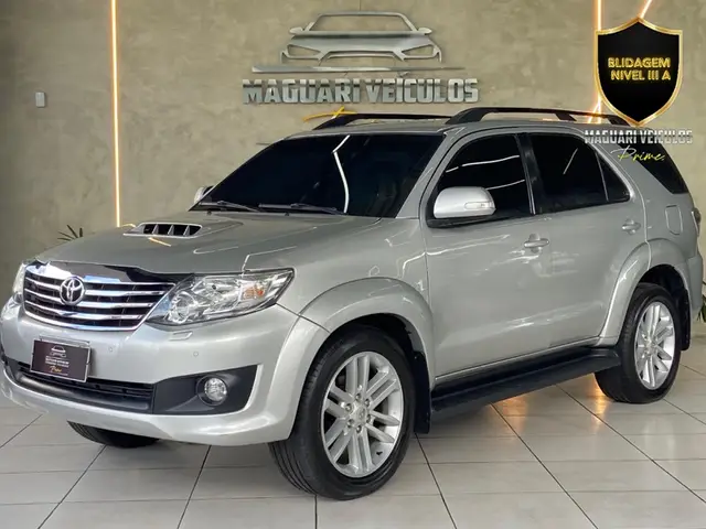 Carro Toyota Hilux SW4 2014 3.0 TDI 4x4 SRV 5L