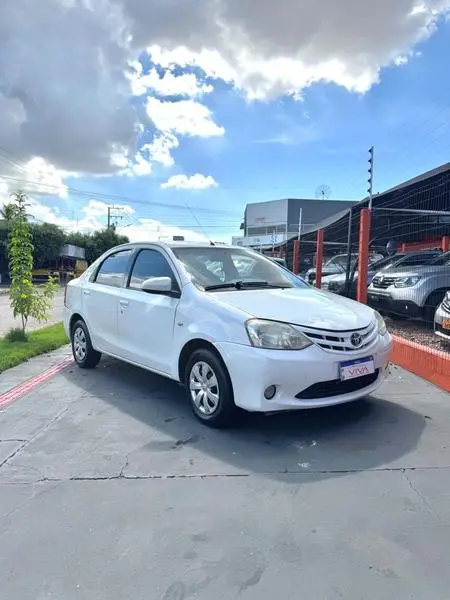 Carro Toyota Etios 2014 XS 1.3 (Flex)