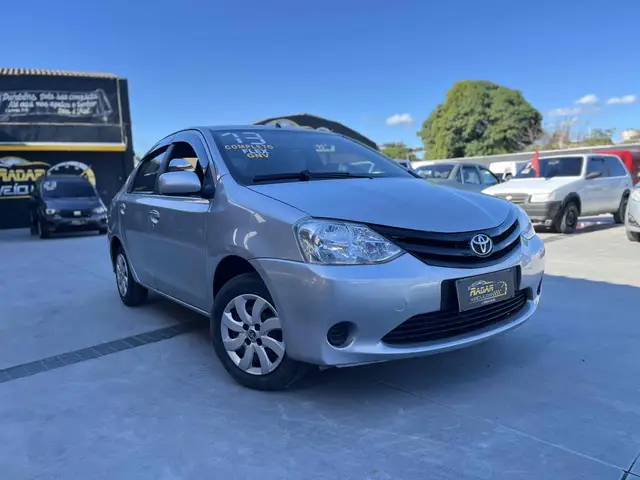 Carro Toyota Etios Sedan 2013 X 1.5 (Flex)