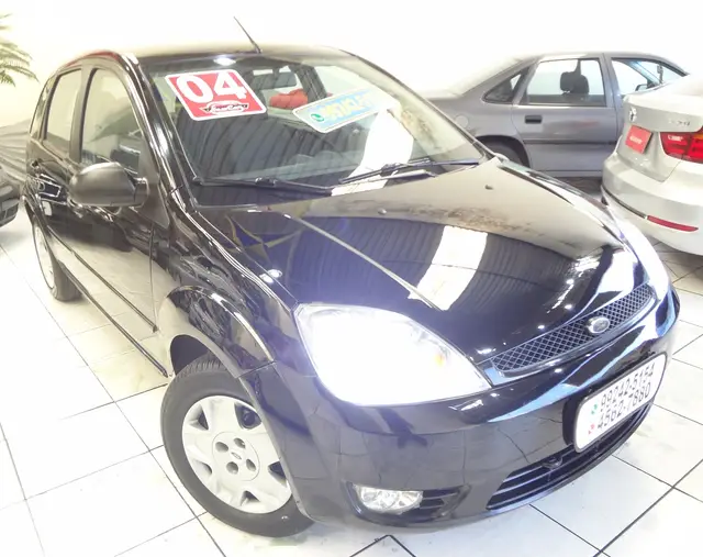 Carro Ford Fiesta Hatch 2004 Personnalité 1.0 8V