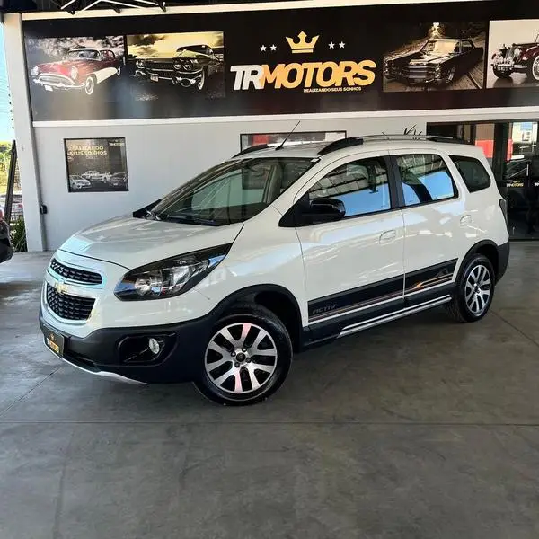 Carro Chevrolet Spin 2015 Activ 1.8 (Flex)
