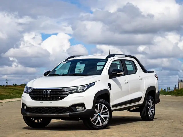 Carro Fiat Strada 2025 Volcano 1.3 Flex 8V CD Aut.