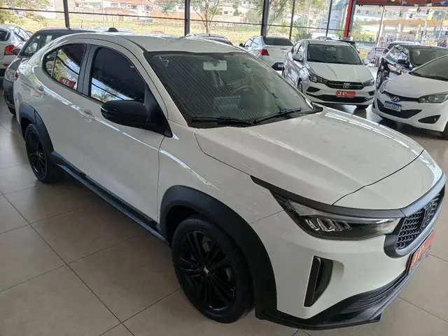 Carro Fiat Fastback 2024 Turbo 200