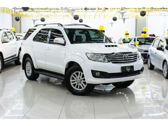 Carro Toyota Hilux SW4 2014 3.0 TDI 4x4 SRV 5L