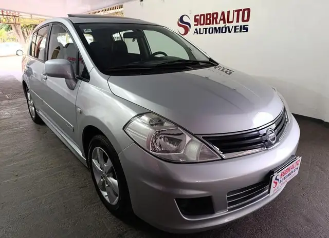 Carro Nissan Tiida 2013 SL 1.8 (flex) (aut)