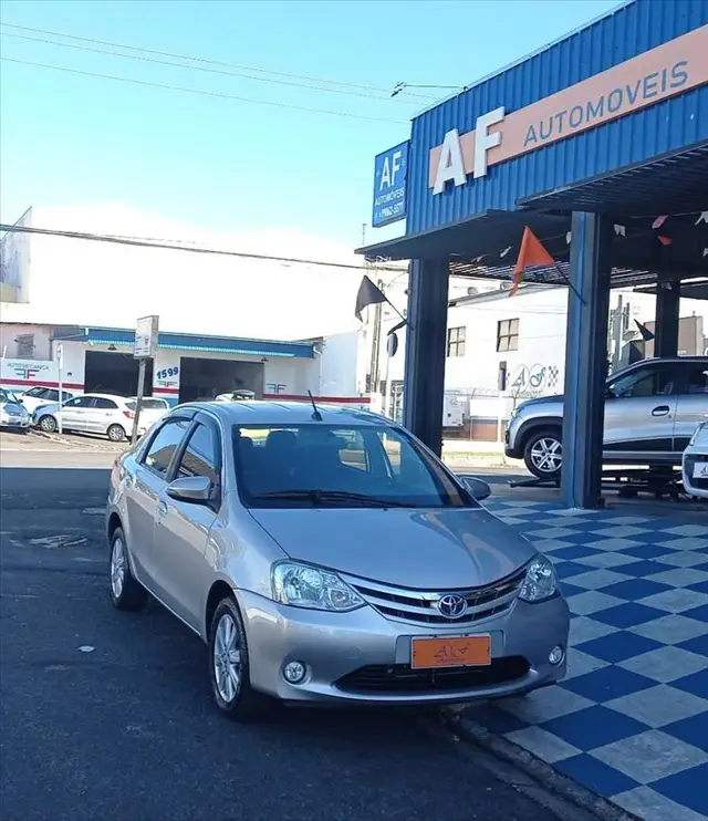 Carro Toyota Etios Sedan 2017 XLS 1.5 (Flex)
