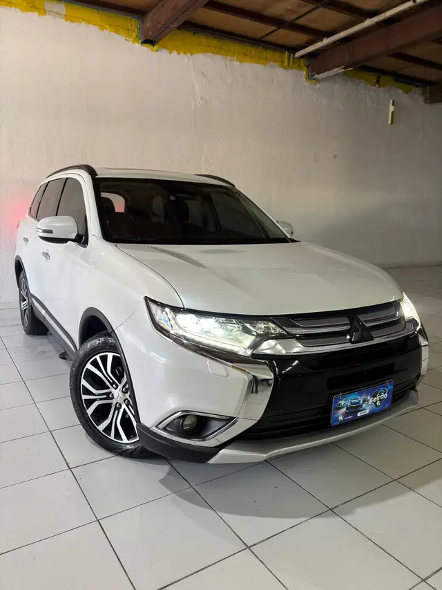 Carro Mitsubishi Outlander 2016 2.2 DI-D 4WD (Aut)