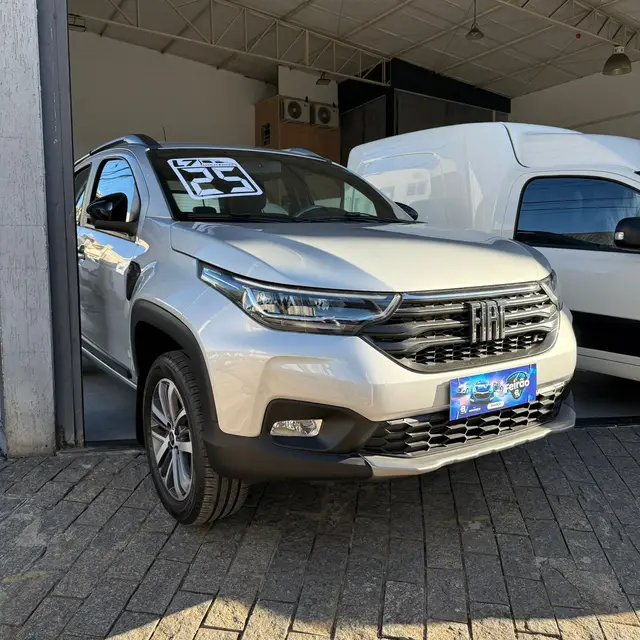 Carro Fiat Strada 2025 Volcano 1.3
