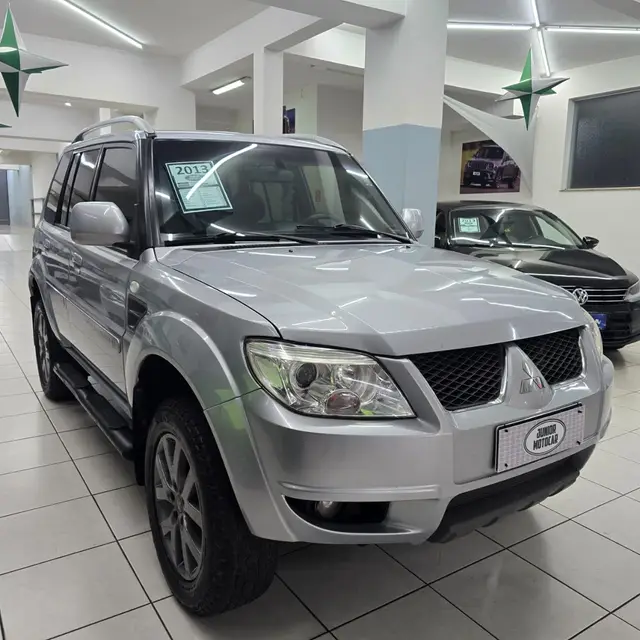 Carro Mitsubishi Pajero TR4 2013 2.0 16V 4x2 (Flex)
