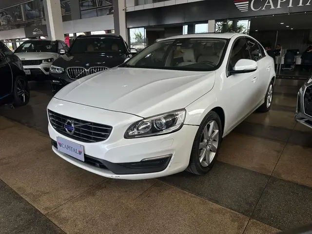 Carro Volvo S60 2017 2.0 T4 Drive-E Momentum