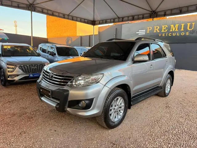Carro Toyota SW4 2015 Hilux  2.7 SR 4x2 7L (Flex)