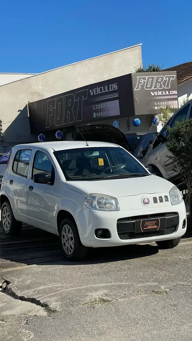 Carro Fiat Uno 2014 Vivace College 1.0 8V (Flex) 4p