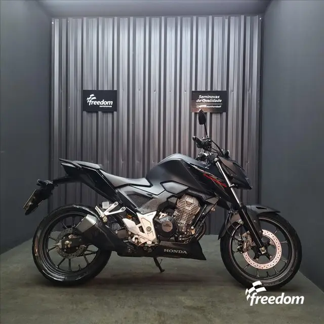 Moto Honda CB 300F Twister 2023 (CBS)