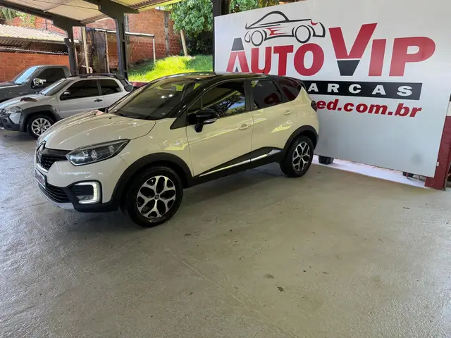 Carro Renault Captur 2018 Intense 1.6 16v SCe CVT (Flex)