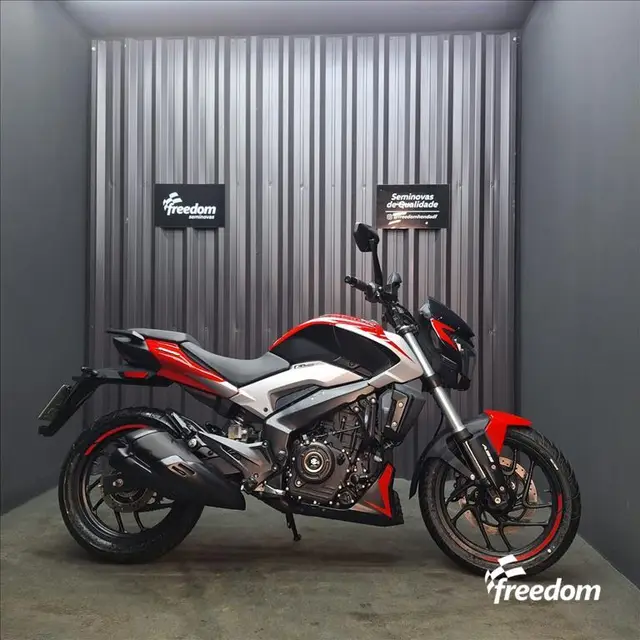 Moto Bajaj Dominar 250 2025 250