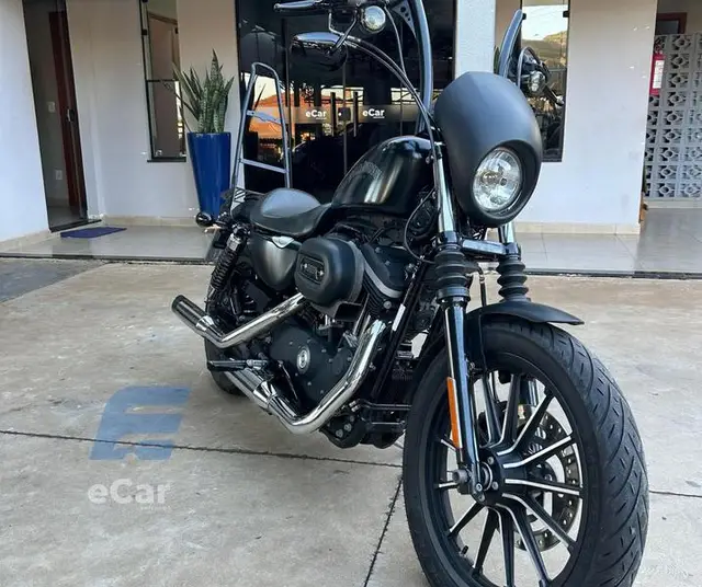 Carro Harley-Davidson Sportster XL 883 2015 Iron