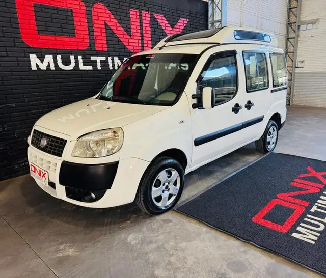 Carro Fiat Doblò 2012 Adventure 1.8 16V (Flex)