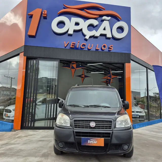 Carro Fiat Doblò 2011 HLX 1.8 16V (Flex)