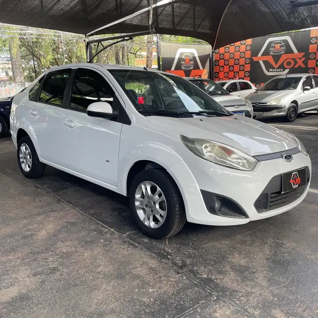 Carro Ford New Fiesta Sedan 2014 1.6 SE (Flex)