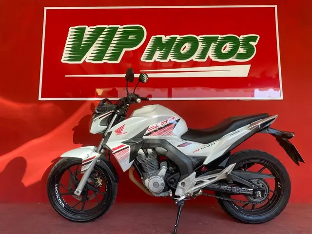 Carro Honda CB 250F Twister 2016 Standard