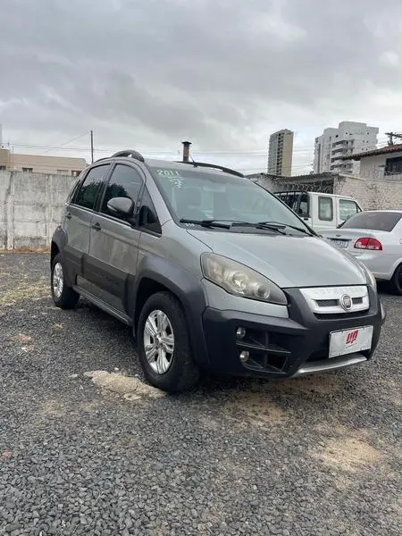 Carro Fiat Idea 2011 Adventure 1.8 16V E.TorQ (Flex)